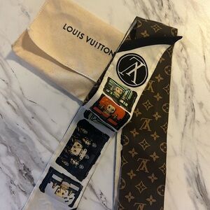 Only used a few times and dry cleaned. Can wear as a headband or for bags